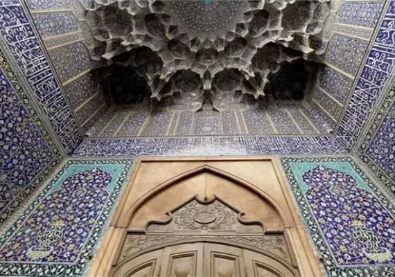 مدرسه چهار باغ اصفهان