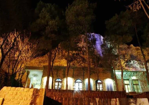 آرامگاه خواجوی کرمانی