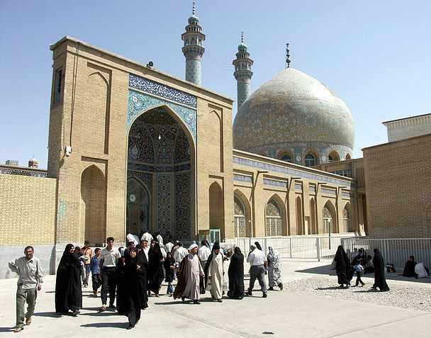 مسجد اعظم قم، صاحب عظیم ترین لوستر جهان