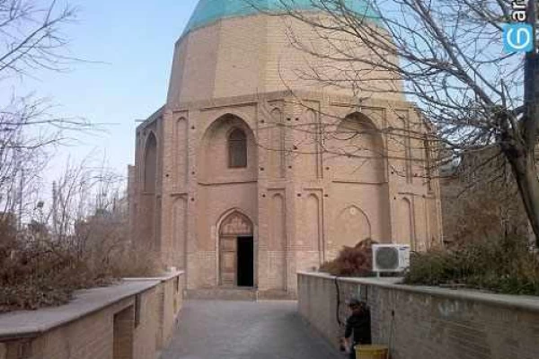 گنبد سبز قم کجاست؟