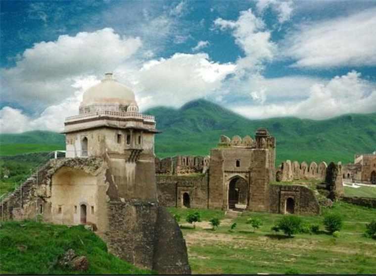 پل امامزاده عبدالله، منطقه ییلاقی قلعه چم